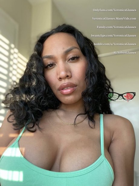 Veronica glasses nude leaked OnlyFans pic