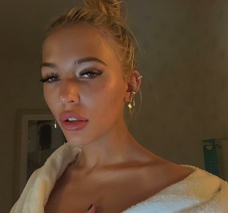 Lennon Stella nude leaked OnlyFans pic