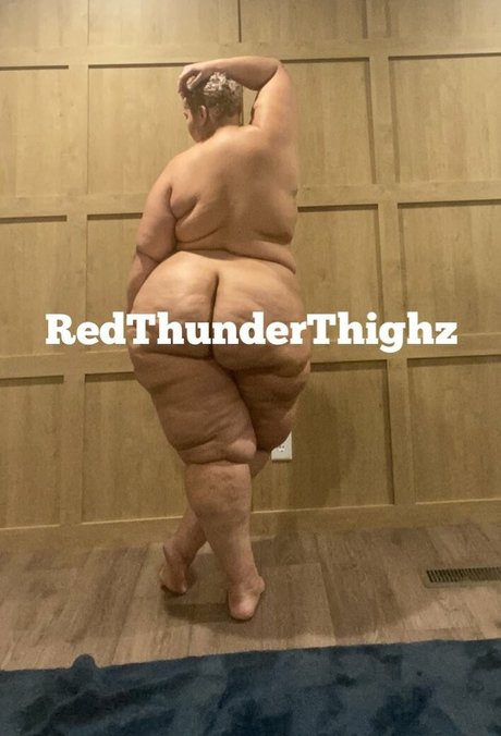 RedThunderThighz nude leaked OnlyFans pic