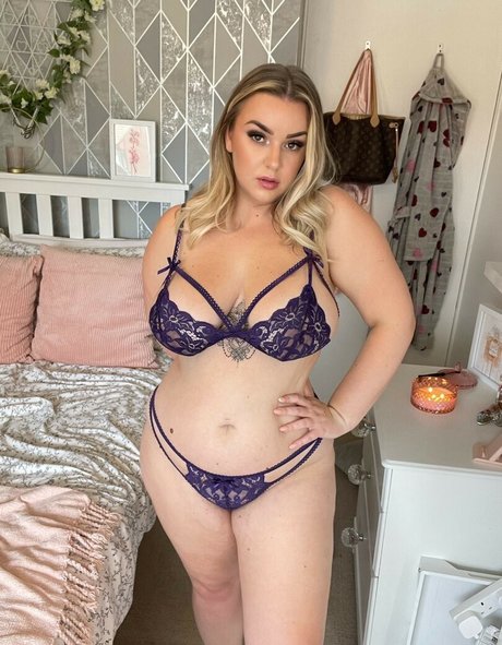 Curvygirllou nude leaked OnlyFans photo #1