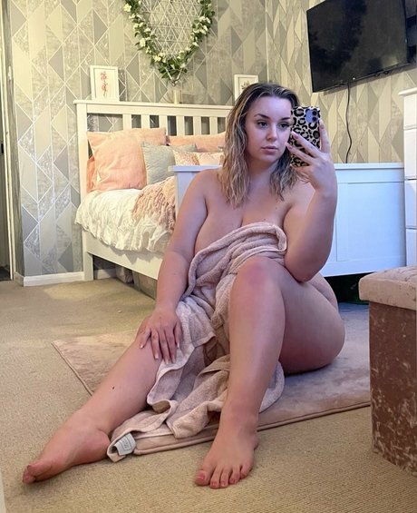 Curvygirllou nude leaked OnlyFans photo #7
