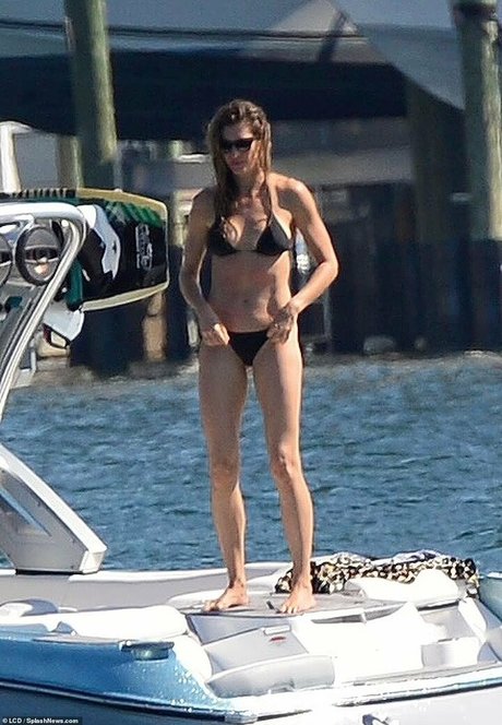 Gisele Bundchen nude leaked OnlyFans photo #99