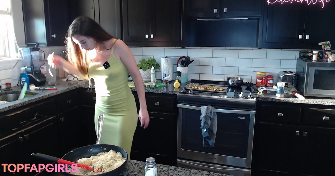 Kitchenwifi Nude Leaked OnlyFans Photo #11