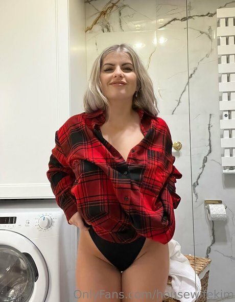 Housewifekim nude leaked OnlyFans photo #17