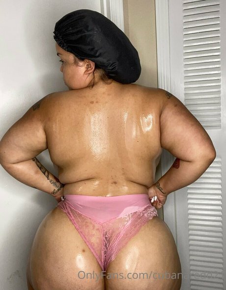 Cubanaredd21 nude leaked OnlyFans pic