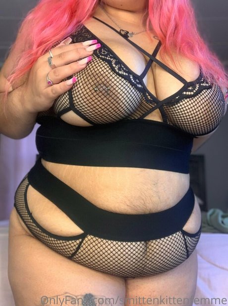 Smittenkittenfemme nude leaked OnlyFans pic