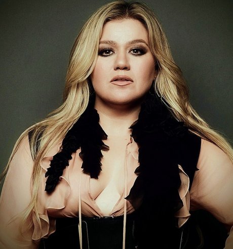 Kelly Clarkson nude leaked OnlyFans photo #9