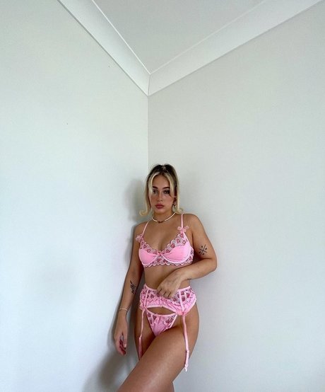 Lara Ledwidge nude leaked OnlyFans photo #13