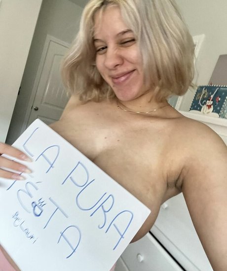 Laurimfgarciaa nude leaked OnlyFans photo #8