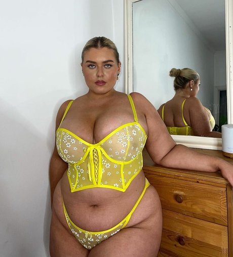 Izzy Nicholls nude leaked OnlyFans pic