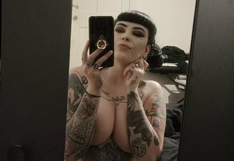 Ladygraves nude leaked OnlyFans pic