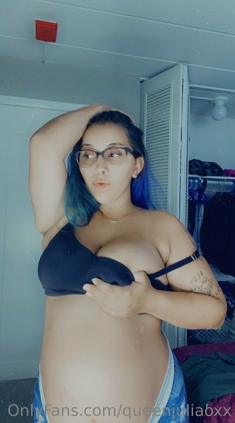 Queenjuliaoxx nude leaked OnlyFans pic