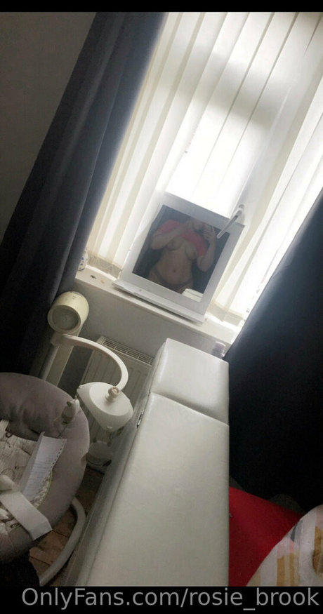 Rosie_brook nude leaked OnlyFans pic