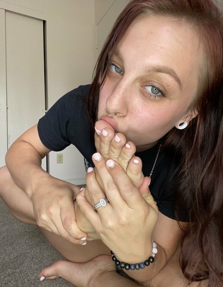 Lovelycelestiasfeet nude leaked OnlyFans pic