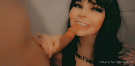 Bigtittyg0thm1r nude leaked OnlyFans photo #17